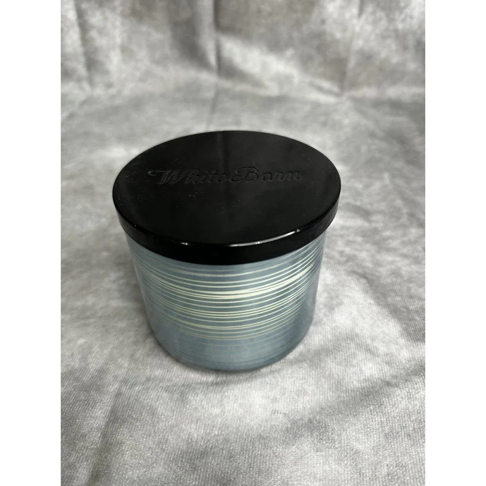 Bath and body Works white barn winter‎ white petals candle wick 14.5 OZ Holiday - Picture 2 of 3